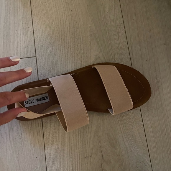 Steve Madden Elastic Sandals - Picture 4 of 4